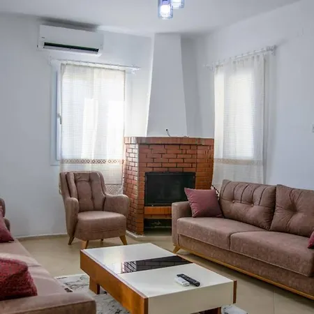 Villa / Yaliciftlik'te Yazlik Ev
