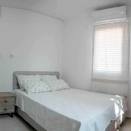 Villa / Yaliciftlik'te Yazlik Ev *