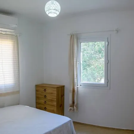 Villa / Yaliciftlik'te Yazlik Ev
